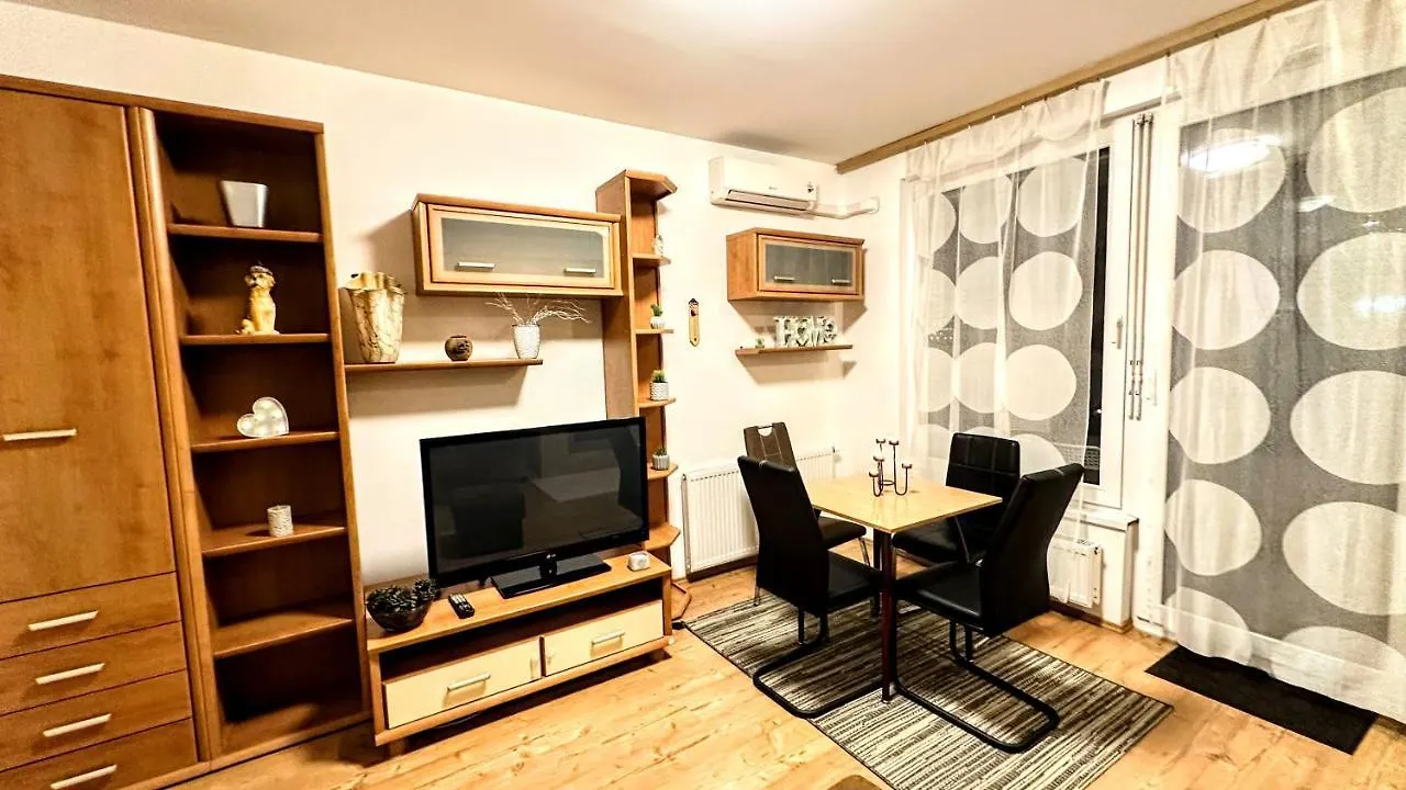 Flowers Apartman Apartment Budapest